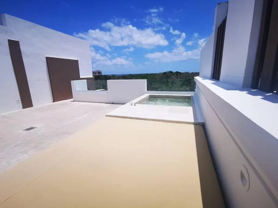 4 Bed/3Bath Penthouse Lorena Ochoa-Corasol プレヤデルカーメン アパート
